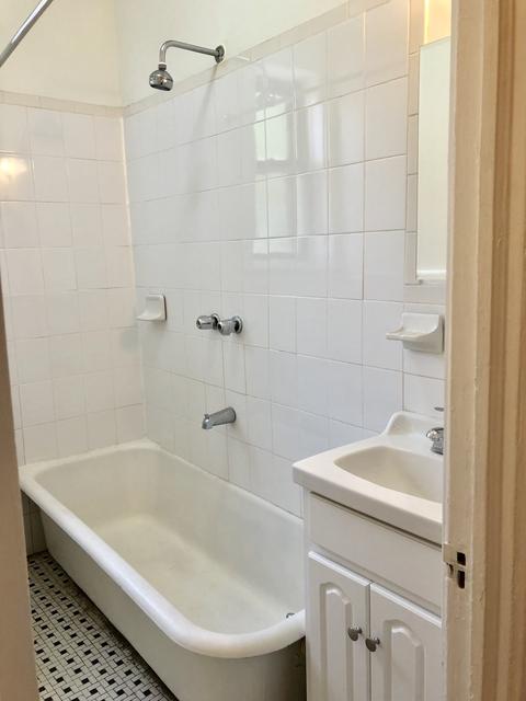 939 Auburnview Dr, Cincinnati, OH 45206 photo 9