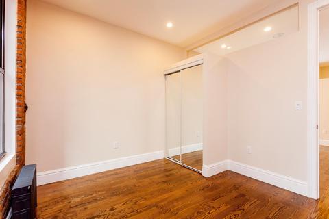 3068 Wardall Ave, Cincinnati, OH 45211 photo 4
