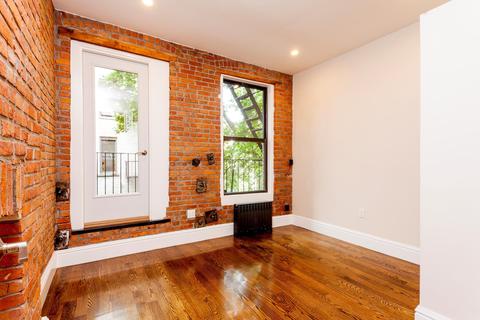 3068 Wardall Ave, Cincinnati, OH 45211 photo 1