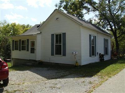 125 Bourbon St, Blanchester, OH 45107 photo 1