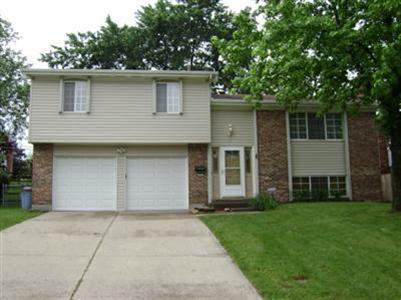 1815 Fallbrook Ln, Cincinnati, OH 45240 photo 1