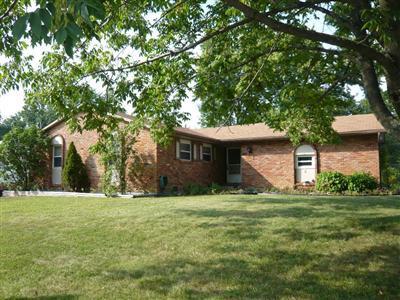 748 Stuart Ln, Cincinnati, OH 45245 photo 1