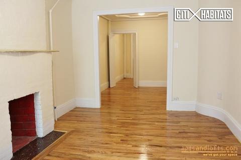 8909 Neptune Dr, Cincinnati, OH 45231 photo 1