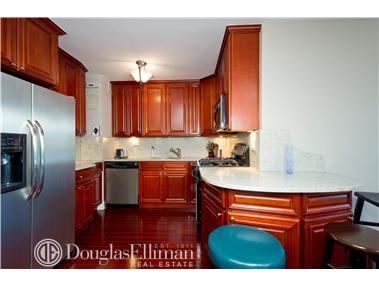 1043 Central Ave, Cincinnati, OH 45202 photo 4