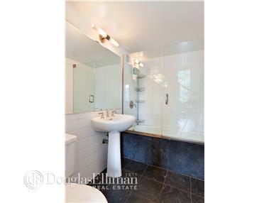 5403 Bluepine Dr, Cincinnati, OH 45247 photo 8