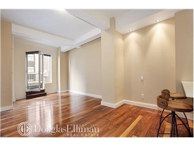 5357 Whitmore Dr, Cincinnati, OH 45238 photo 1