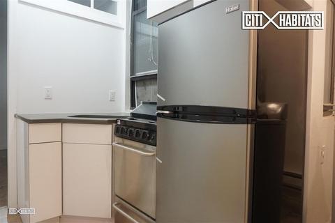 2809 Baker Ave, Cincinnati, OH 45211 photo 4