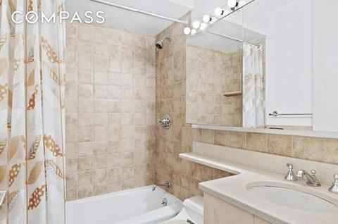 9687 Crestbrook Dr, Cincinnati, OH 45231 photo 5