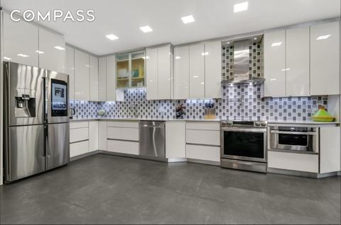 8895 Cabot Dr, Cincinnati, OH 45231 photo 4