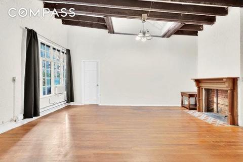 11722 Laurelview Dr, Montgomery, OH 45249 photo 1