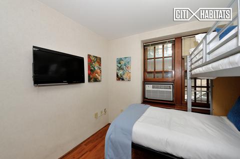 8827 Grenada Dr, Cincinnati, OH 45231 photo 4