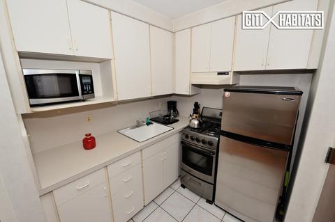 8827 Grenada Dr, Cincinnati, OH 45231 photo 5