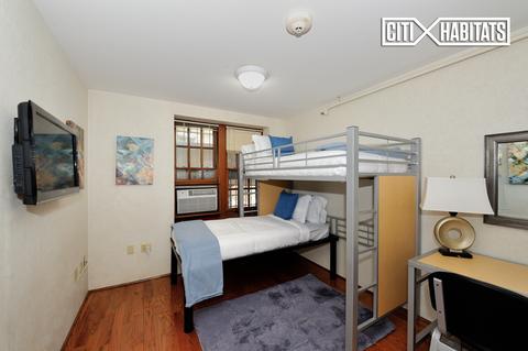 8827 Grenada Dr, Cincinnati, OH 45231 photo 1