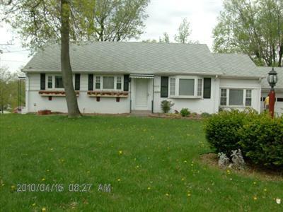1010 Hollytree Dr, Cincinnati, OH 45231 photo 3