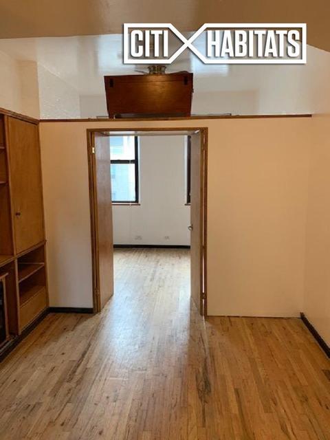 8709 Planet Dr, Cincinnati, OH 45231 photo 2