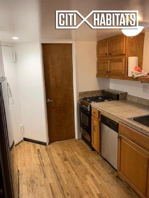 8709 Planet Dr, Cincinnati, OH 45231 photo 5