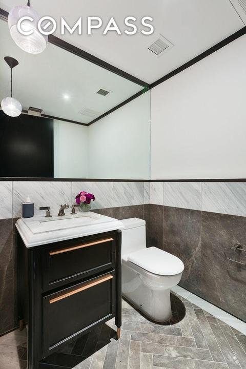 93 Sheffield Rd, Woodlawn, OH 45215 photo 7