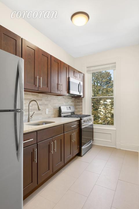 8025 Stonegate Dr, Cincinnati, OH 45255 photo 8