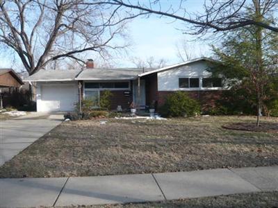 13 Hamlin Dr, Greenhills, OH 45218 photo 2