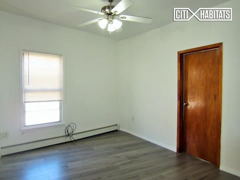 414 Bourbon St, Blanchester, OH 45107 photo 4