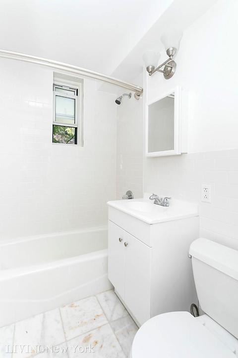 558 Robert A Taft Dr, Cincinnati, OH 45244 photo 6