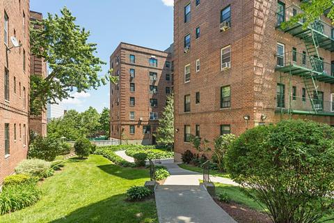 558 Robert A Taft Dr, Cincinnati, OH 45244 photo 7