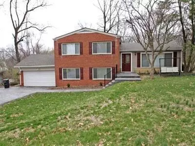 421 Deanview Dr, Cincinnati, OH 45224 photo 1