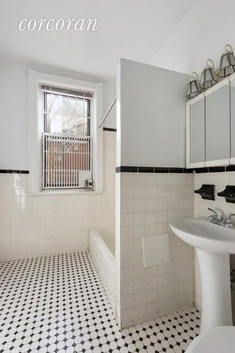 2202 Upland Pl, Cincinnati, OH 45206 photo 4