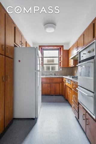 1128 Madeleine Cir, Cincinnati, OH 45231 photo 5