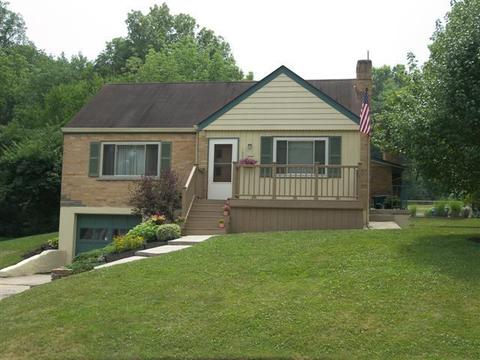 1686 Ashbrook Dr, Cincinnati, OH 45238 photo 3