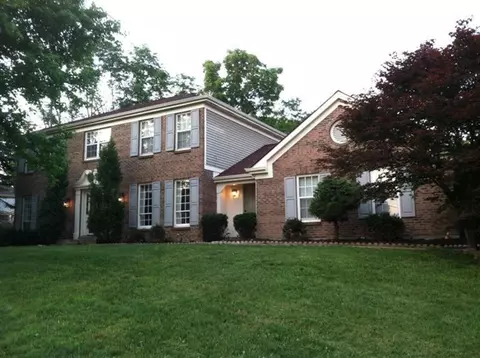 8352 Crosspointe Dr, Cincinnati, OH 45255 photo 1