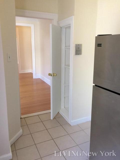 397 Ingram Rd, Greenhills, OH 45218 photo 5