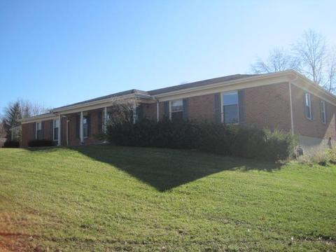 1835 Clayburn Cir, Cincinnati, OH 45240 photo 1