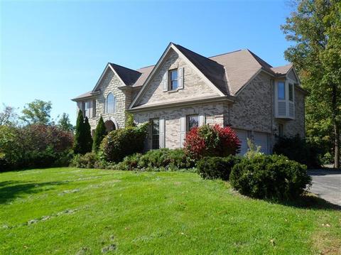 1083 Castlebay Dr, Cincinnati, OH 45245 photo 1
