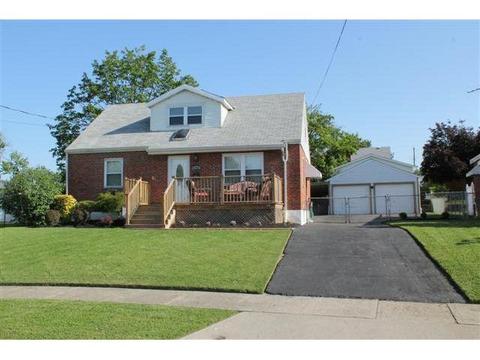 1726 Marilyn Ln, Cincinnati, OH 45231 photo 1