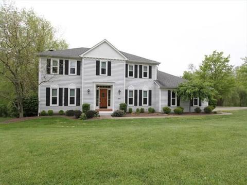 893 Surrey Trl, Cincinnati, OH 45245 photo 1