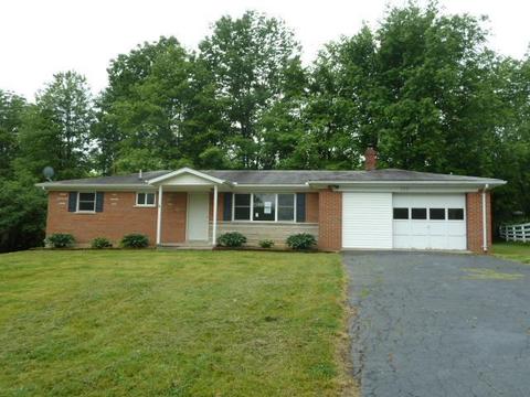 126 Willow Pl, Blanchester, OH 45107 photo 1