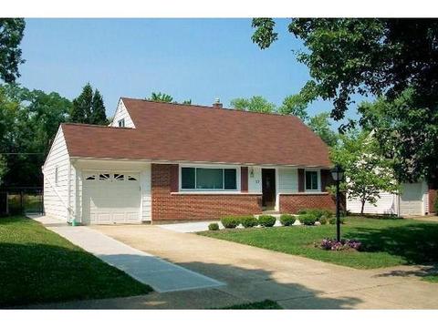 69 Hadley Rd, Greenhills, OH 45218 photo 3
