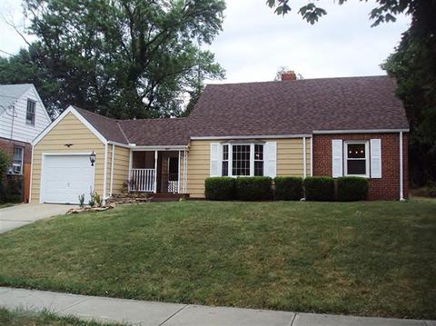 8 Damon Rd, Greenhills, OH 45218 photo 1