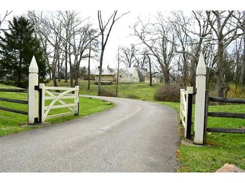 9155 Shawnee Run Rd, Cincinnati, OH 45243 photo 1