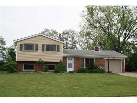 694 Mccormick Ln, Cincinnati, OH 45245 photo 1