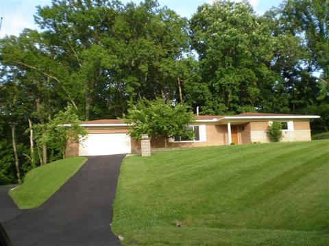 9498 Sherborn Dr, Cincinnati, OH 45231 photo 1