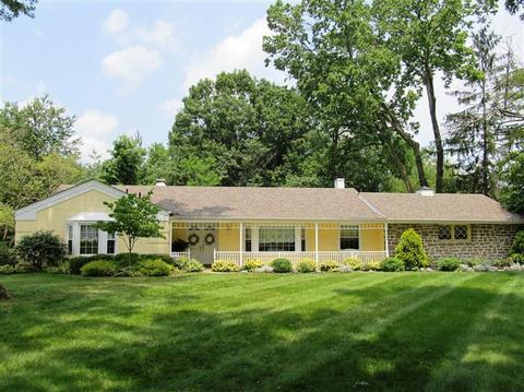 9731 Beech Dr, Cincinnati, OH 45231 photo 1