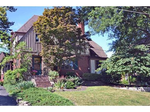 825 Wakefield Dr, Cincinnati, OH 45226 photo 1