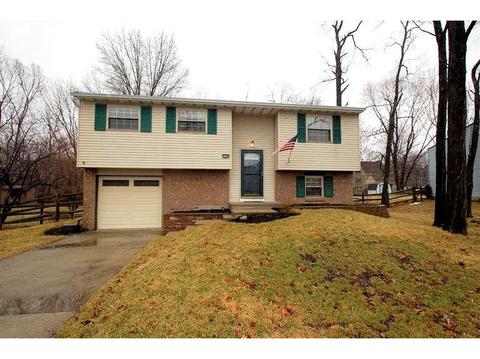 4580 Foxfire Dr, Batavia, OH 45103 photo 1