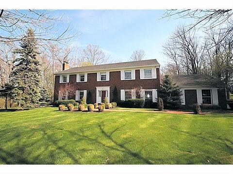 595 Rollingrock Ln, Cincinnati, OH 45255 photo 1