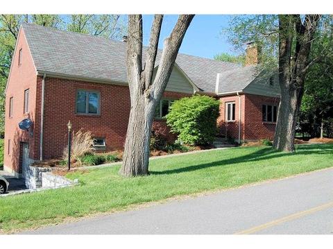 402 Maple St, Aurora, IN 47001 photo 1