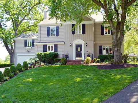 3949 Devonshire Dr, Cincinnati, OH 45226 photo 1