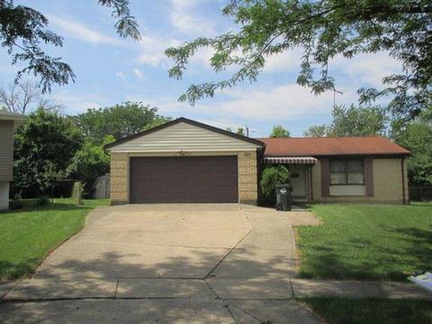 905 Holyoke Dr, Forest Park, OH 45240 photo 1