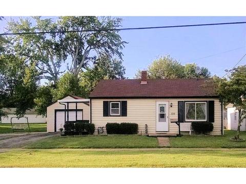 709 Cherry St, Blanchester, OH 45107 photo 1